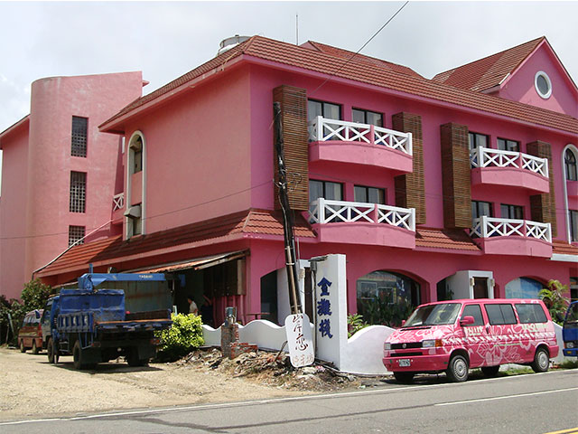 Exterior wall peeling - Beautification: creative color art