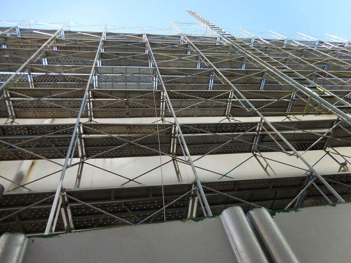 Must be so expensive? Comparison of external wall facelift